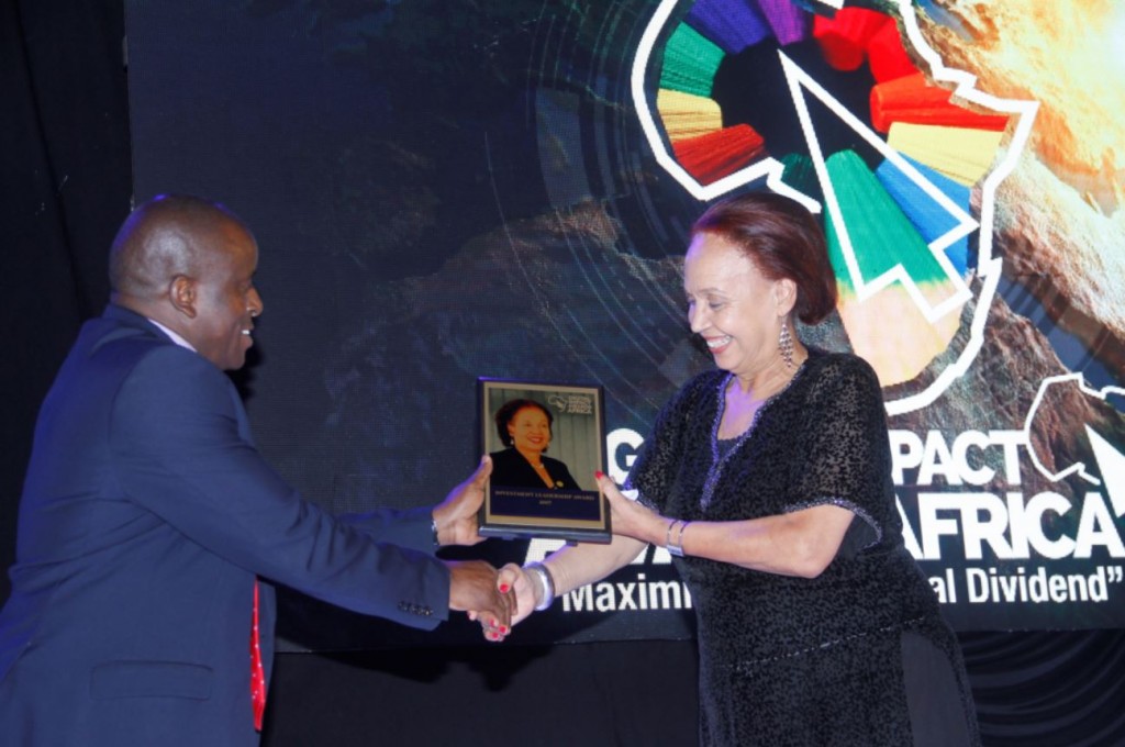 Hon. David Karubanga, The state minister for Public Service, #DIAA2017 Patron, presents DIAA Investment Leadership Award to Professor Margaret Blick Kigozi